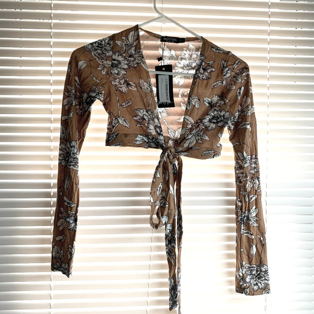 Tie Front Cropped Floral Long Sleeve - Nastygal